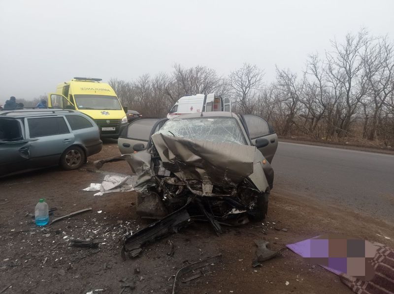 Выезд на полосу встречного движения стал причиной ДТП с тяжкими последствиями.