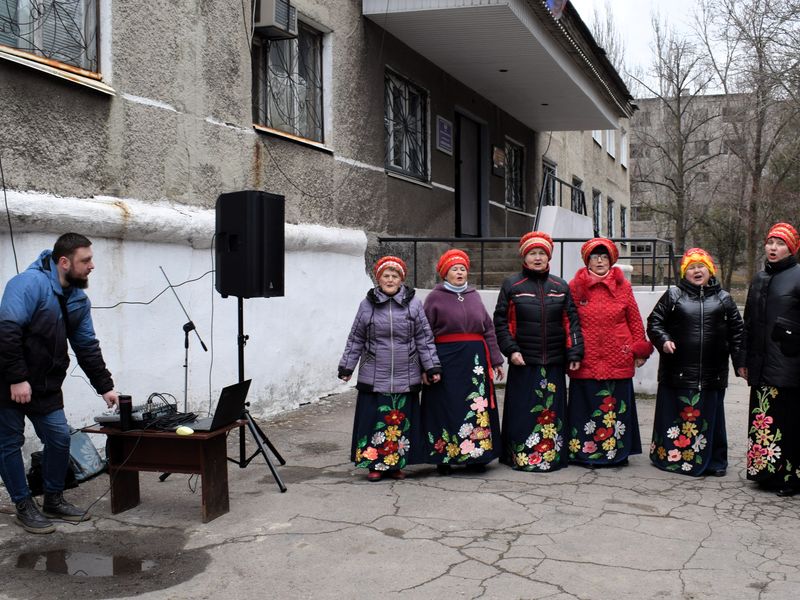 Состоялся праздничный концерт с участием самодеятельного хорового коллектива &quot;Родник&quot;.