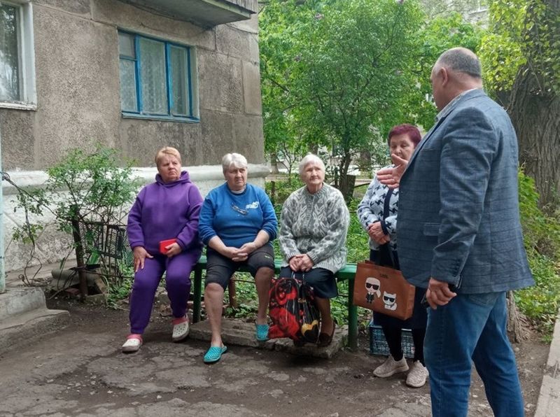 Депутат Енакиевского городского совета Александр Иванович Кохан провел сход граждан.