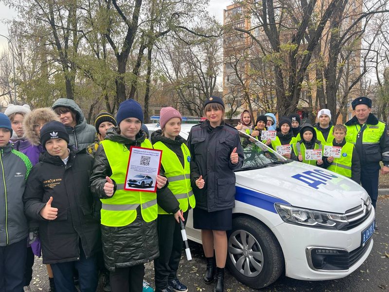 В Мариуполе полицейские вместе с отрядом ЮИД провели акцию «Ребёнок - главный пассажир!».