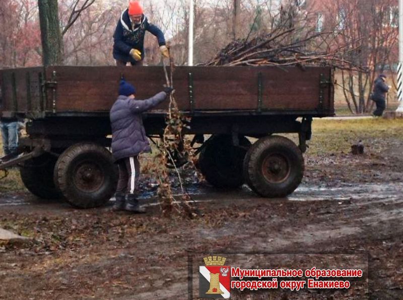 Муниципальными унитарными предприятиями городского округа Енакиево выполнены работы по благоустройству.