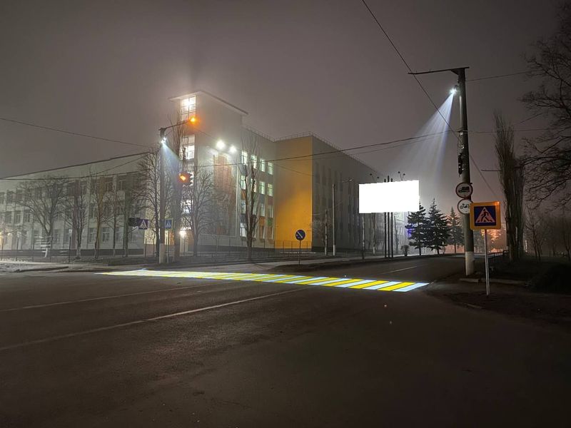 В Снежном оборудованы восемь проекционных пешеходных переходов.