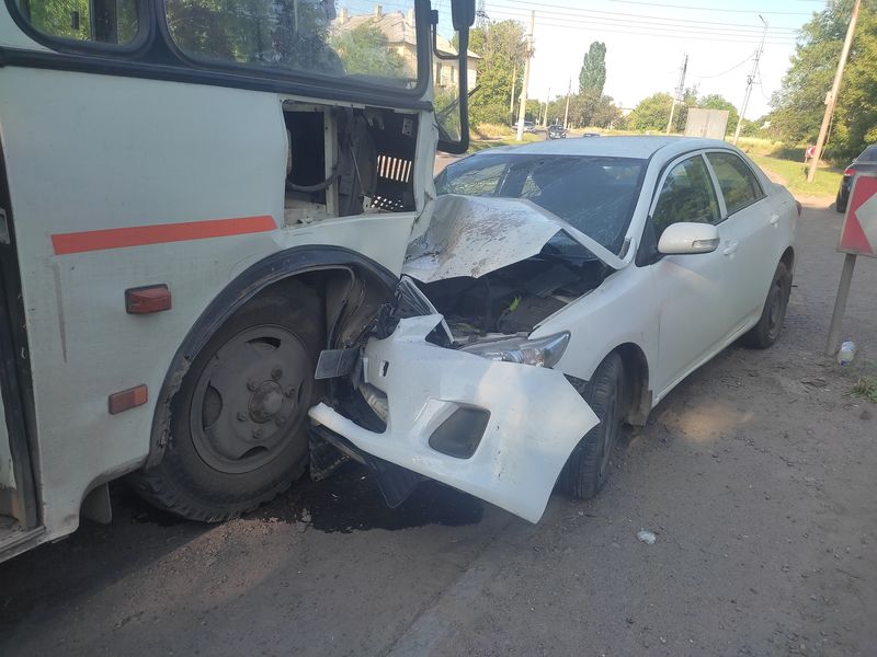 Два человека травмированы в ДТП с автобусом в Макеевке.