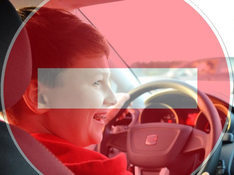 Сотрудники ГИБДД отстранили 17-летнего подростка от управления автомобилем.