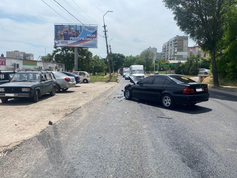 Четыре автомобиля повреждены в результате ДТП в Донецке.