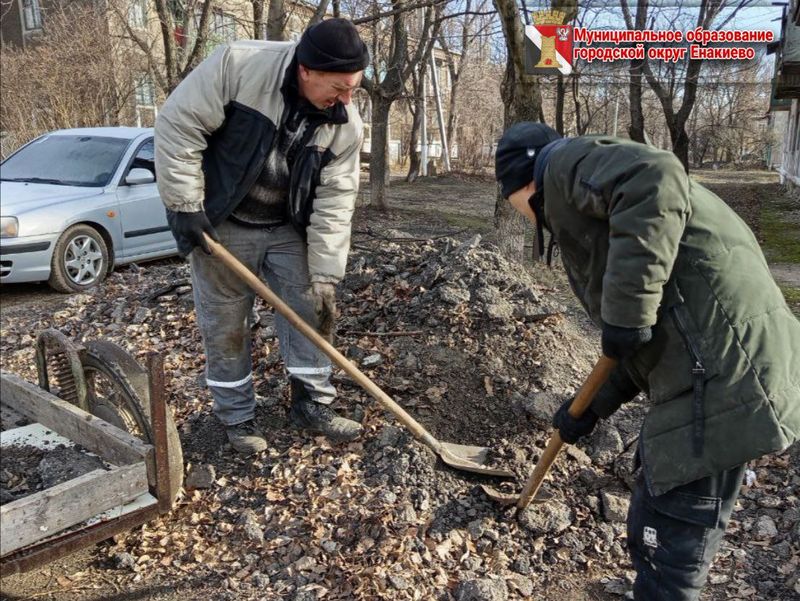 Муниципальными унитарными предприятиями городского округа Енакиево выполнены работы по благоустройству.