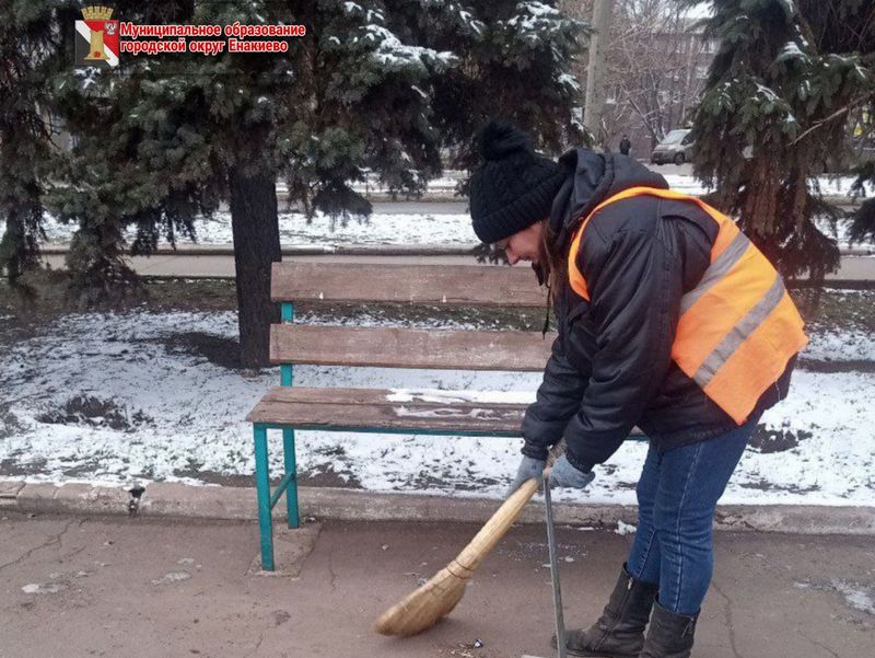 Муниципальными унитарными предприятиями городского округа Енакиево выполнены работы по благоустройству.