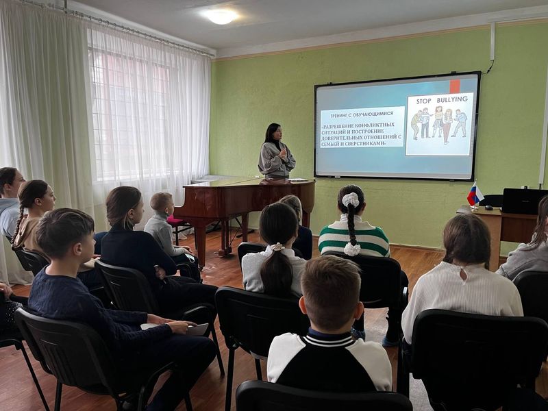 Проведен тренинг с учащимися средних классов «Разрешение конфликтных ситуаций и построение доверительных отношений с семьей и сверстниками».