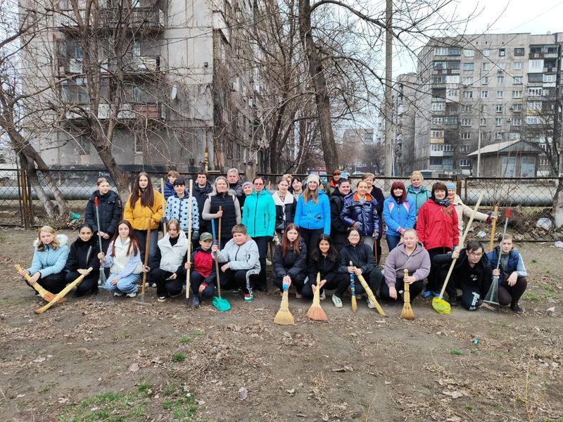 Общеобразовательные учреждения городского округа Енакиево приняли участие в субботнике.