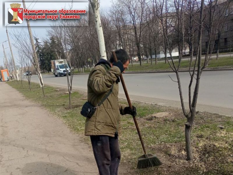 Муниципальными унитарными предприятиями городского округа Енакиево выполнены работы по благоустройству.