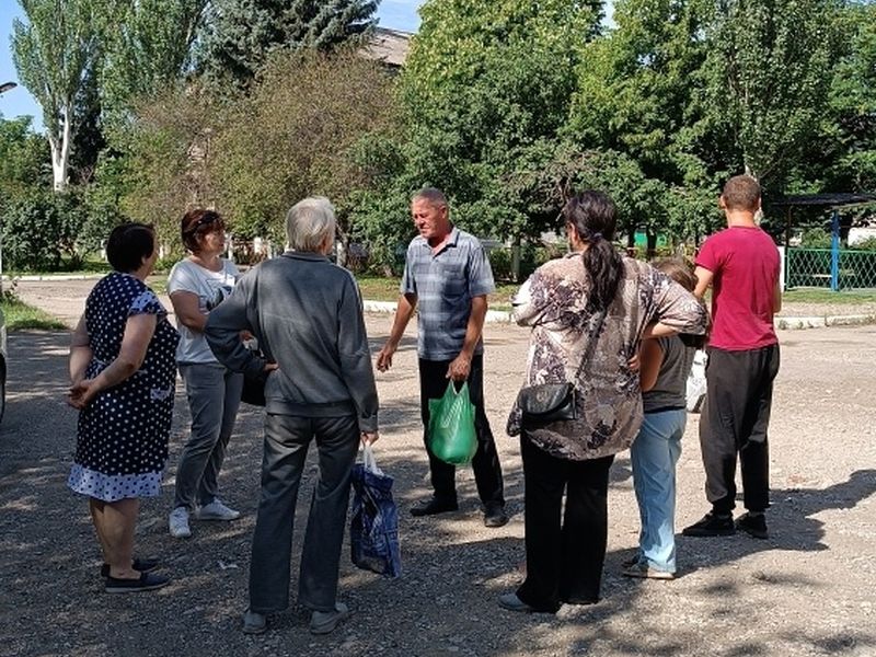Управляющий делами Булавинской поселковой администрации Компаниец И.Н. провела сход граждан.