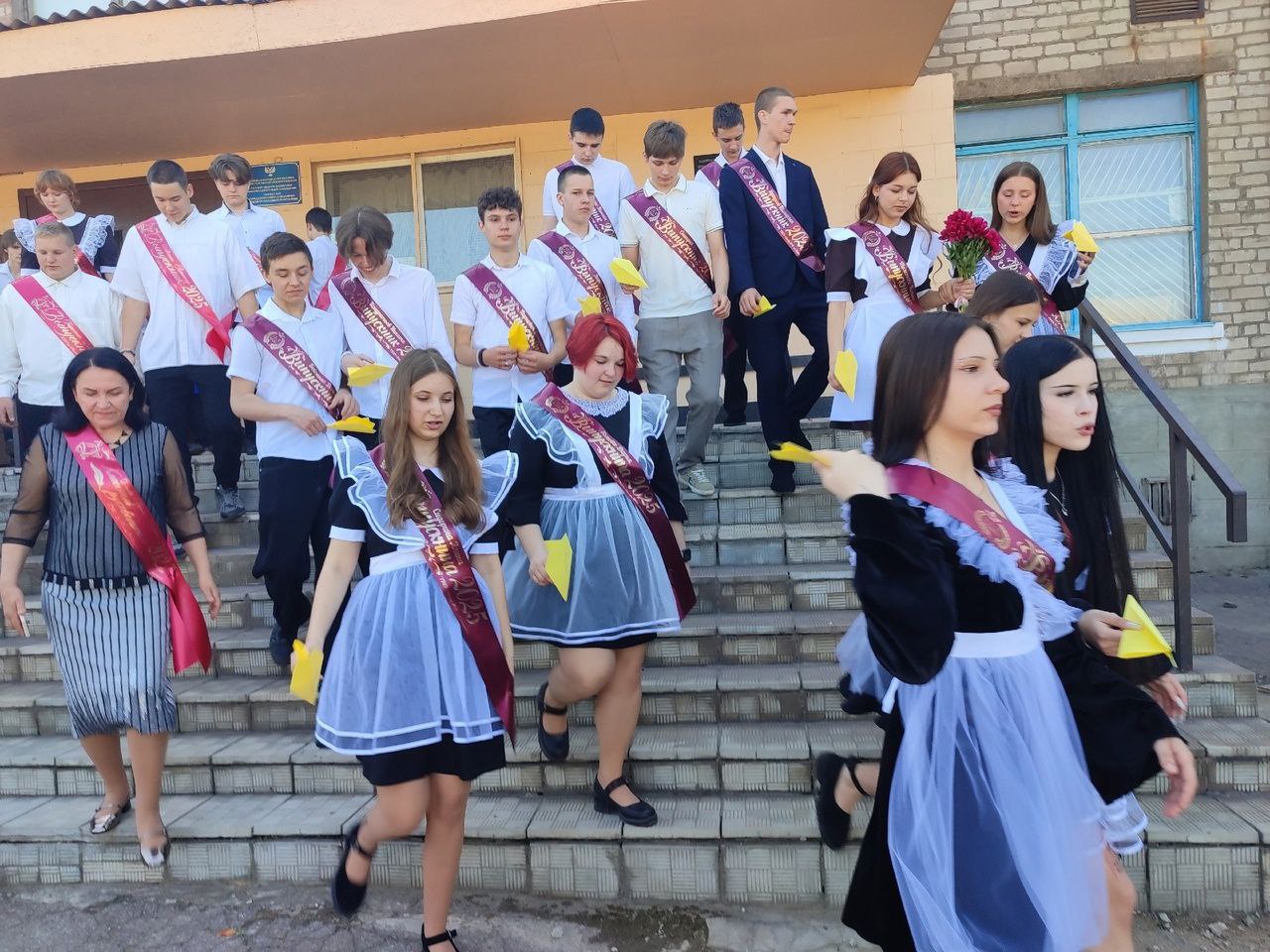 Праздник «Последний звонок» в школах городского округа Енакиево.