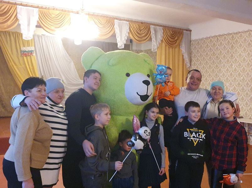 Состоялось веселое представление с красочной анимацией для детишек переселенцев из освобожденных территорий.