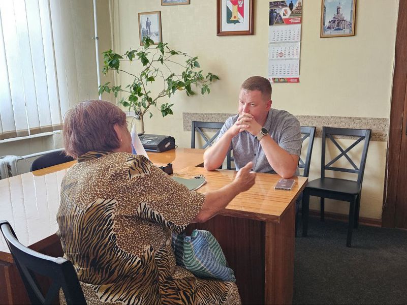 Александр Деменков провёл личный приём граждан в Енакиево.