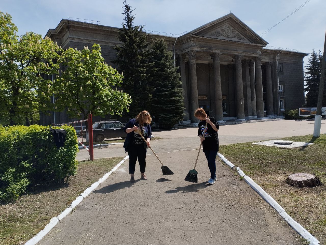 В городе Углегорске состоялся Всероссийский субботник.