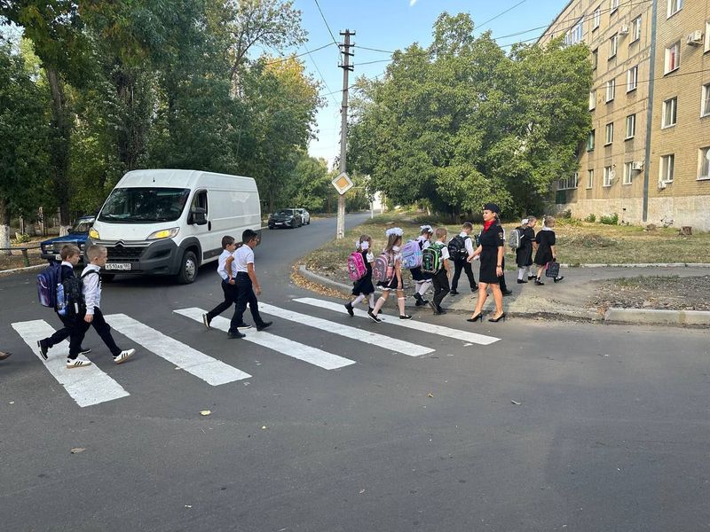 В новом учебном году инспекторы ДПС ежедневно в утренние часы обеспечивают безопасность дорожного движения близи школ Республики.