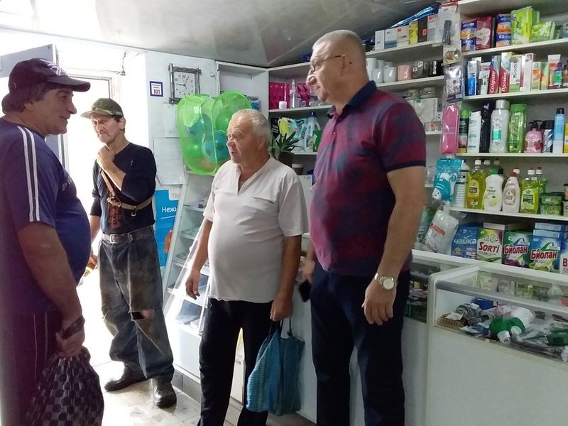 Главой администрации города Углегорска Захаровым С.В. проведена встреча с жителями города.