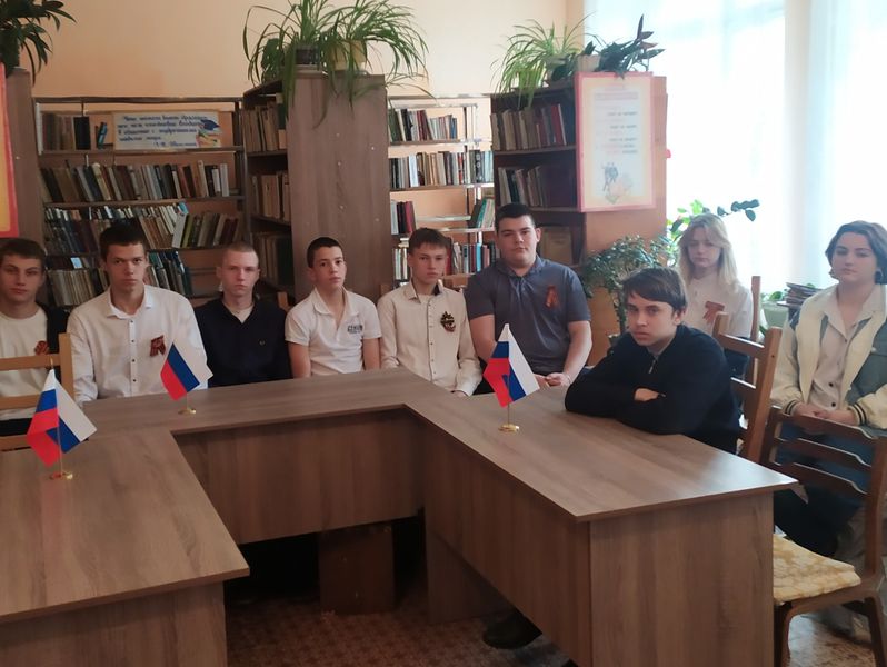 Проведен час поэзии «Памяти павших будьте достойны».