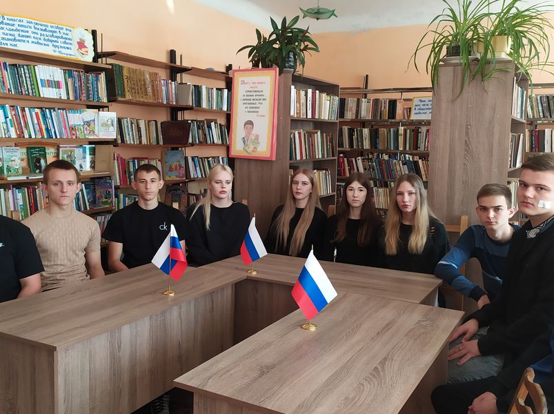 Патриотический час «Державы российской герои», посвященный специальной военной операции.