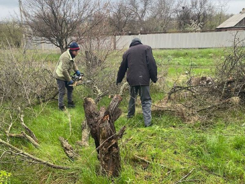 МУП города Енакиево были выполнены мероприятия по приведению в надлежащее санитарное состояние территорий.