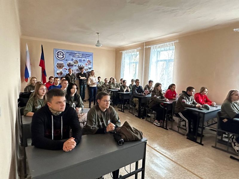 Прошли городские военно-патриотические командные соревнования «Молодая Гвардия - Юнармия».