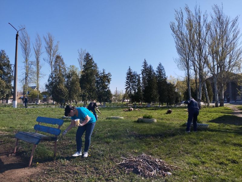 В Углегорске прошел очередной весенний субботник.