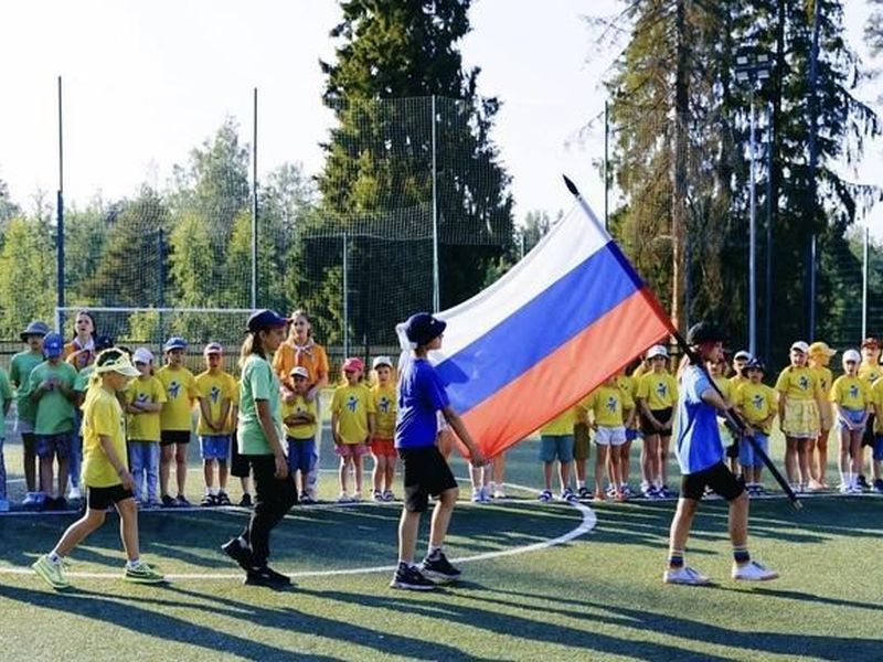 Более двухсот ребят из Енакиево отдохнули в детских лагерях Ленобласти.