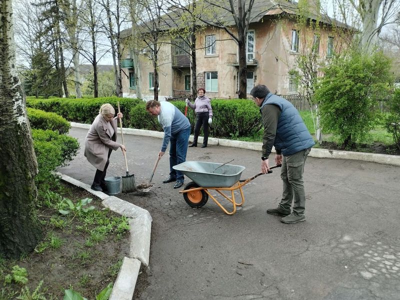 В рамках Всероссийского субботника состоялся общегородской субботник в городе Юнокоммунаровске.