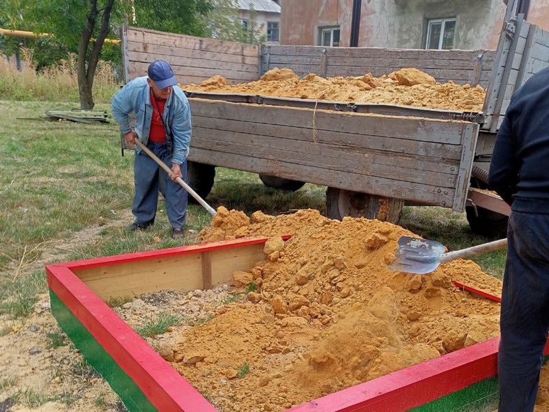 МУП города Енакиево были выполнены мероприятия по приведению в надлежащее санитарное состояние территорий.