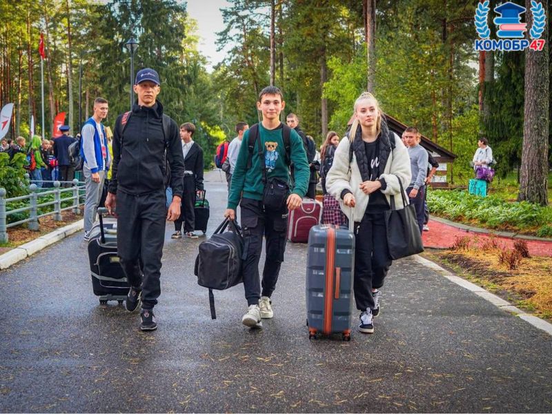 200 ребят из Енакиево прибыли в Ленобласть на отдых в детский лагерь «Россонь».