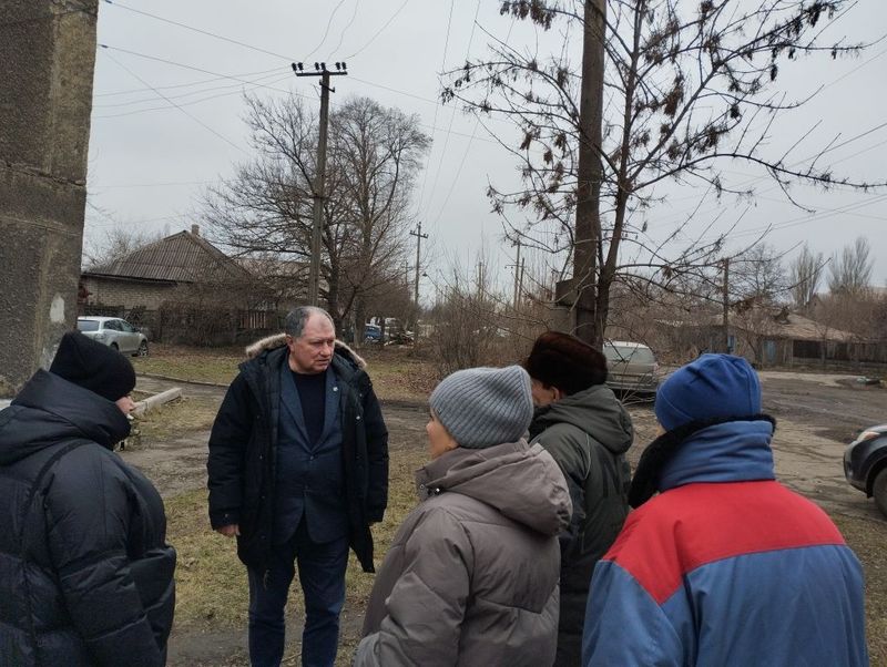 Заместитель главы администрации города Енакиево Божик С.А. провел встречу с трудовым коллективом и встречи с гражданами.