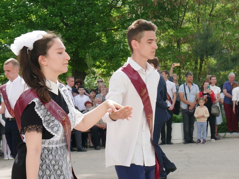 Праздник для выпускников в Городском парке культуры и отдыха им. Н.А. Вознесенского.