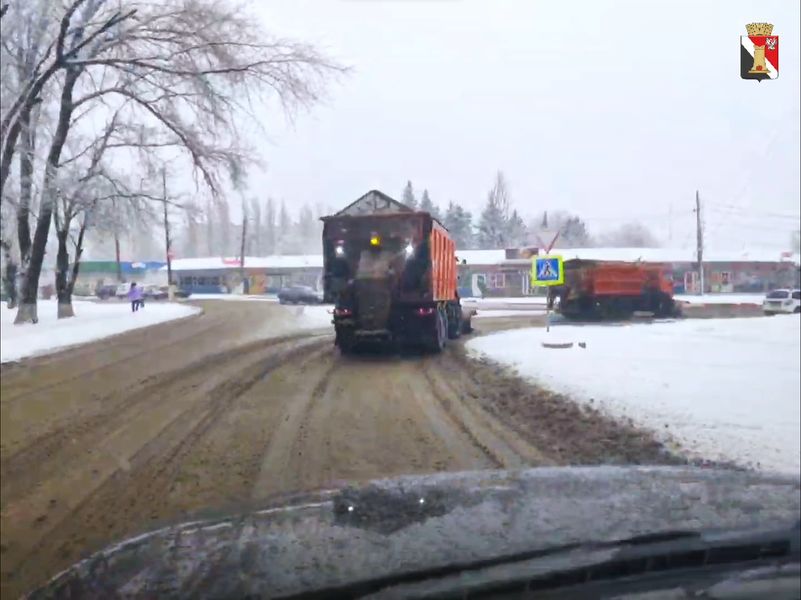 Коммунальные службы городского округа Енакиево трудятся, чтобы обеспечить безопасное передвижение по городу.