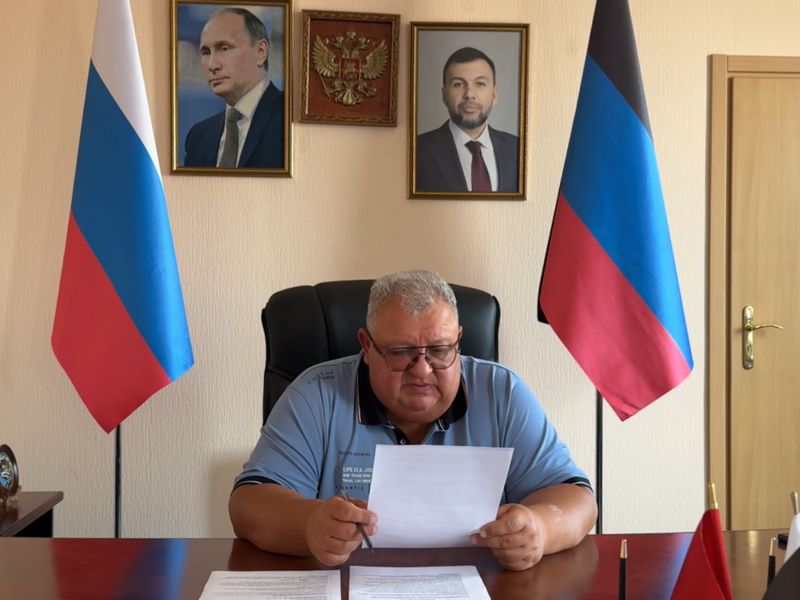 Глава муниципального образования городского округа Енакиево рассматривает обращения жителей в рамках прямого эфира .