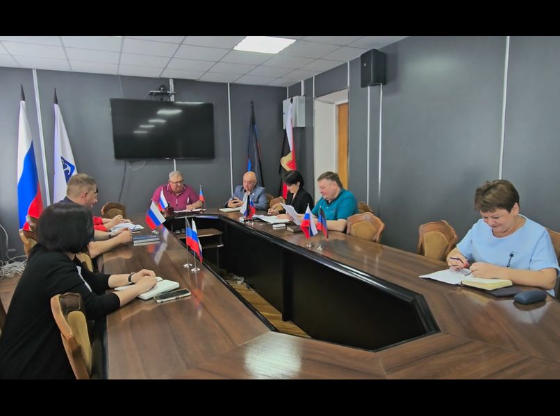 Глава муниципального образования городского округа Енакиево провел еженедельное аппаратное совещание.