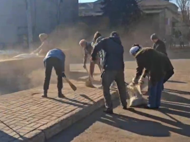 Общегородской субботник в Енакиево .