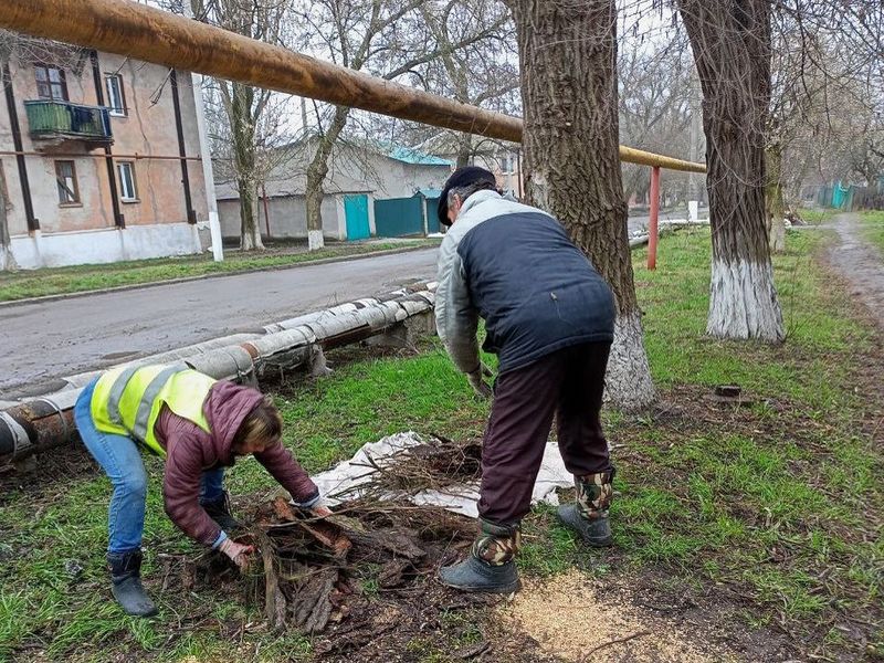 МУП города Енакиево были выполнены мероприятия по приведению в надлежащее санитарное состояние территорий.