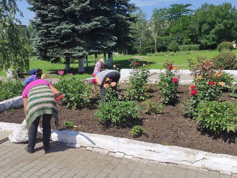 МУП города Енакиево были выполнены мероприятия по приведению в надлежащее санитарное состояние территорий.