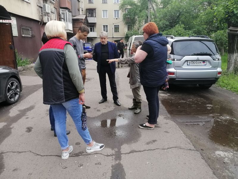 Первый заместитель главы администрации города Енакиево Сильванский  Ю.Г. провел сход граждан.