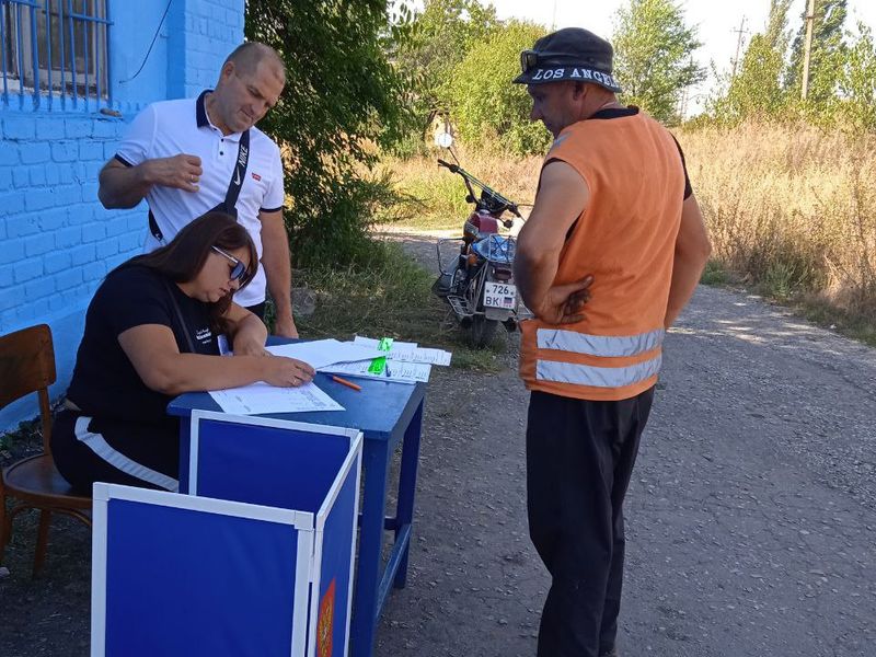 В Енакиево стартовало досрочное голосование.