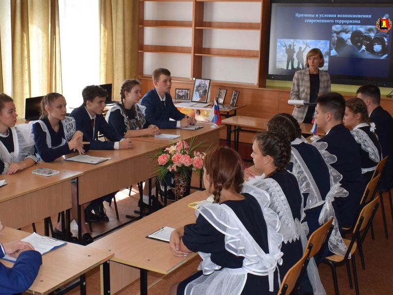 Мероприятия, приуроченные ко Дню солидарности в борьбе с терроризмом, проходят в общеобразовательных учреждениях г. Енакиево в рамках Месячника безопасности.