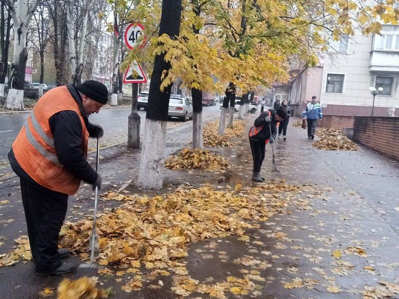 МУП города Енакиево были выполнены мероприятия по приведению в надлежащее санитарное состояние территорий.