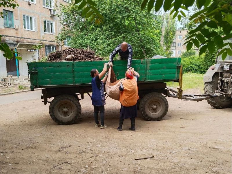 Муниципальными унитарными предприятиями городского округа Енакиево выполнены работы по благоустройству.