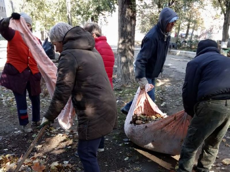 МУП города Енакиево были выполнены мероприятия по приведению в надлежащее санитарное состояние территорий.