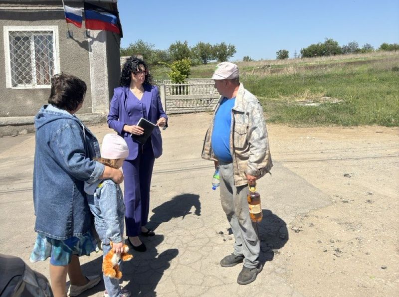 Начальником Юнокоммунаровского территориального отдела управления по обеспечению деятельности территорий администрации городского округа Енакиево Коваленко Е.В. проведена встреча с жителями.