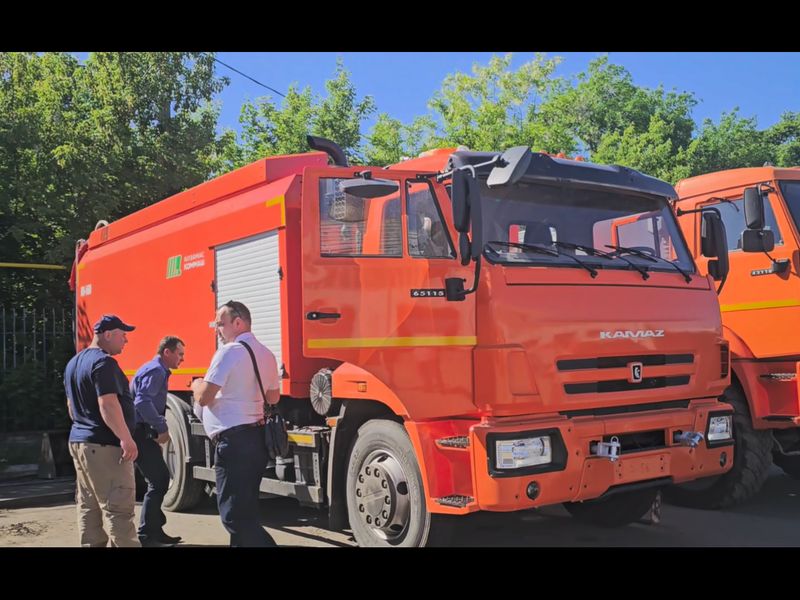 В Енакиево прибыла новая илососная машина.