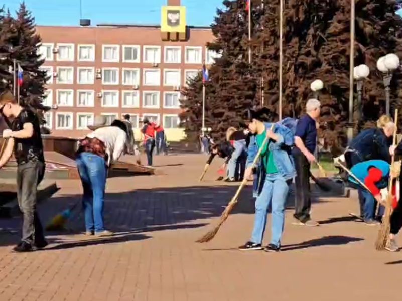 Прошел общегородской субботник в городском округе Енакиево .