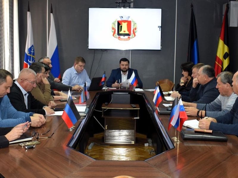 Глава муниципального образования городского округа Енакиево Храменков Р.А, провел внеочередное аппаратное совещание.