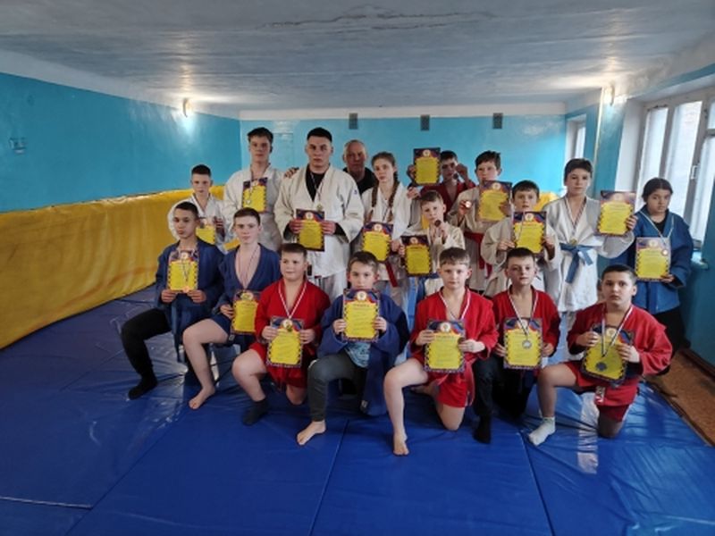 Проведено личное первенство МБУ «КДЮСШ» администрации города Енакиево по дзюдо среди юношей и девушек.