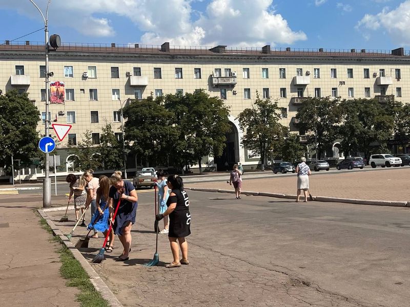 В городе Енакиево состоялся общегородской субботник.